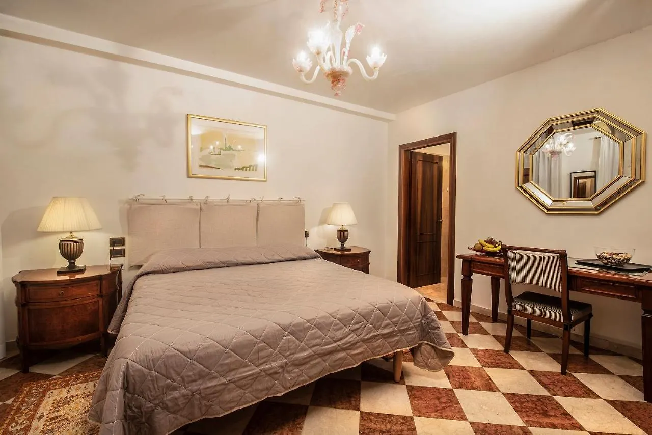 Anzolo Palace - Rooms & Apartments Venise 2*,  Italie