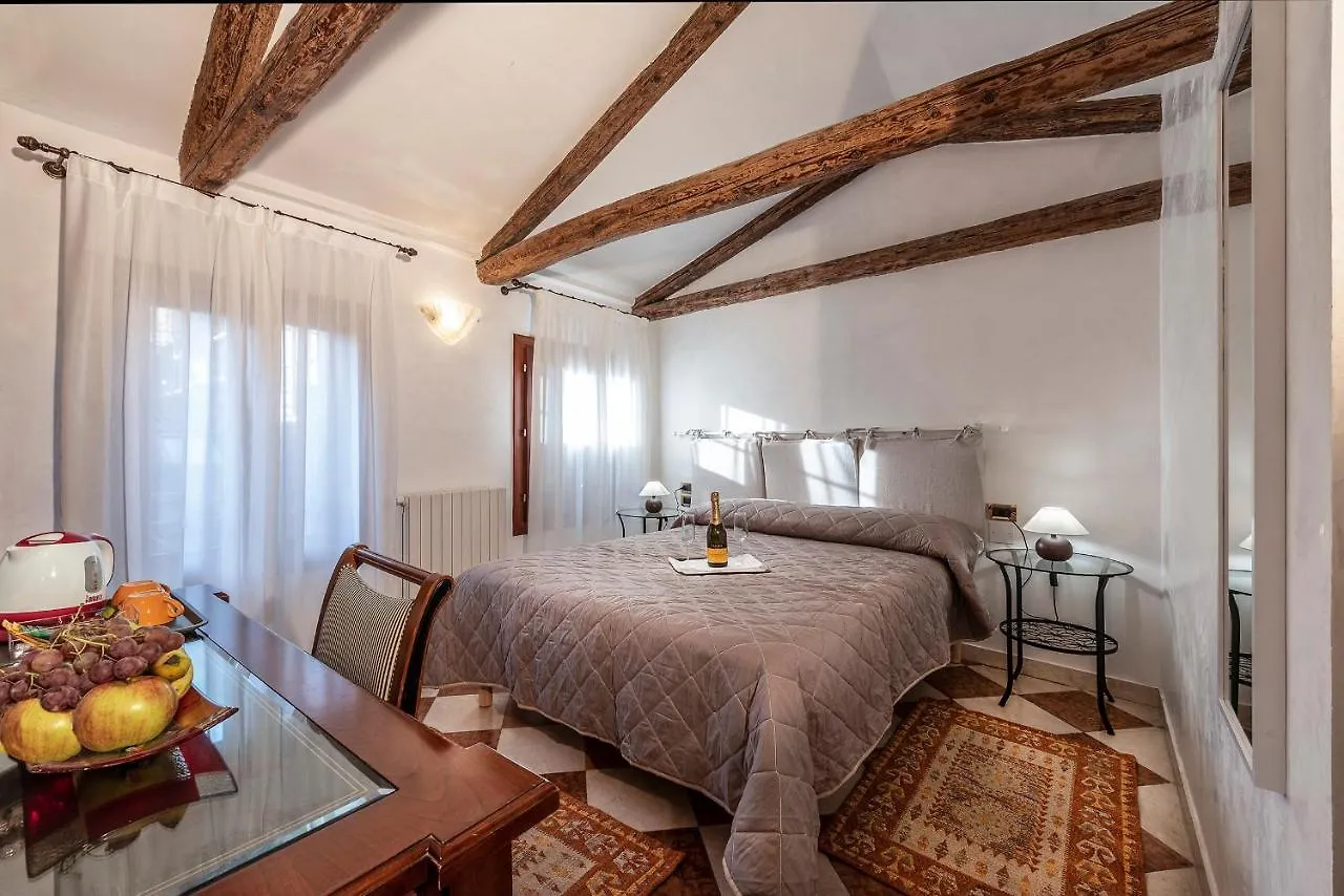 Anzolo Palace - Rooms & Apartments Benátky Penzion